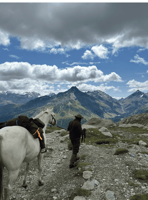 Mit dem Pferd am Pass Lunghin
