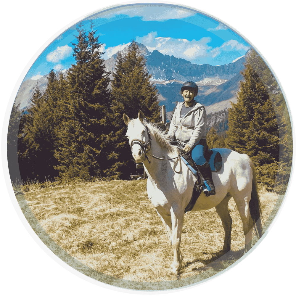 Pferd Sandy mit Reitgast in Plang da Crousch